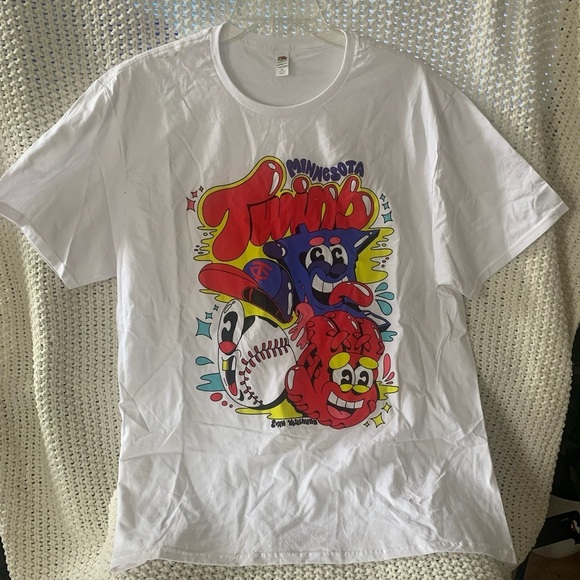Fruit of the Loom Other - Fruit of the Loom Unisex White Tee w/Graffitti Design Twins Baseball; Size XL